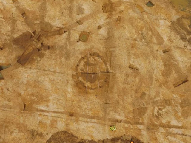 Bronze Age barrow and double ditched enclosure